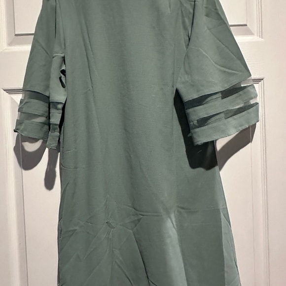 LookbookStore Women Casual Crewneck Mesh Panel 3/4 Bell
Sleeve Loose Tunic Dress - Picture 2 of 4